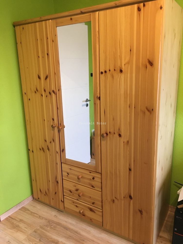 3 ajtós szekrény 30