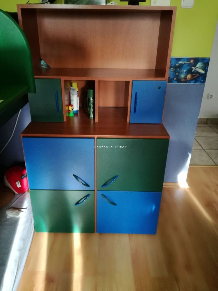 kulonálloszekrény3